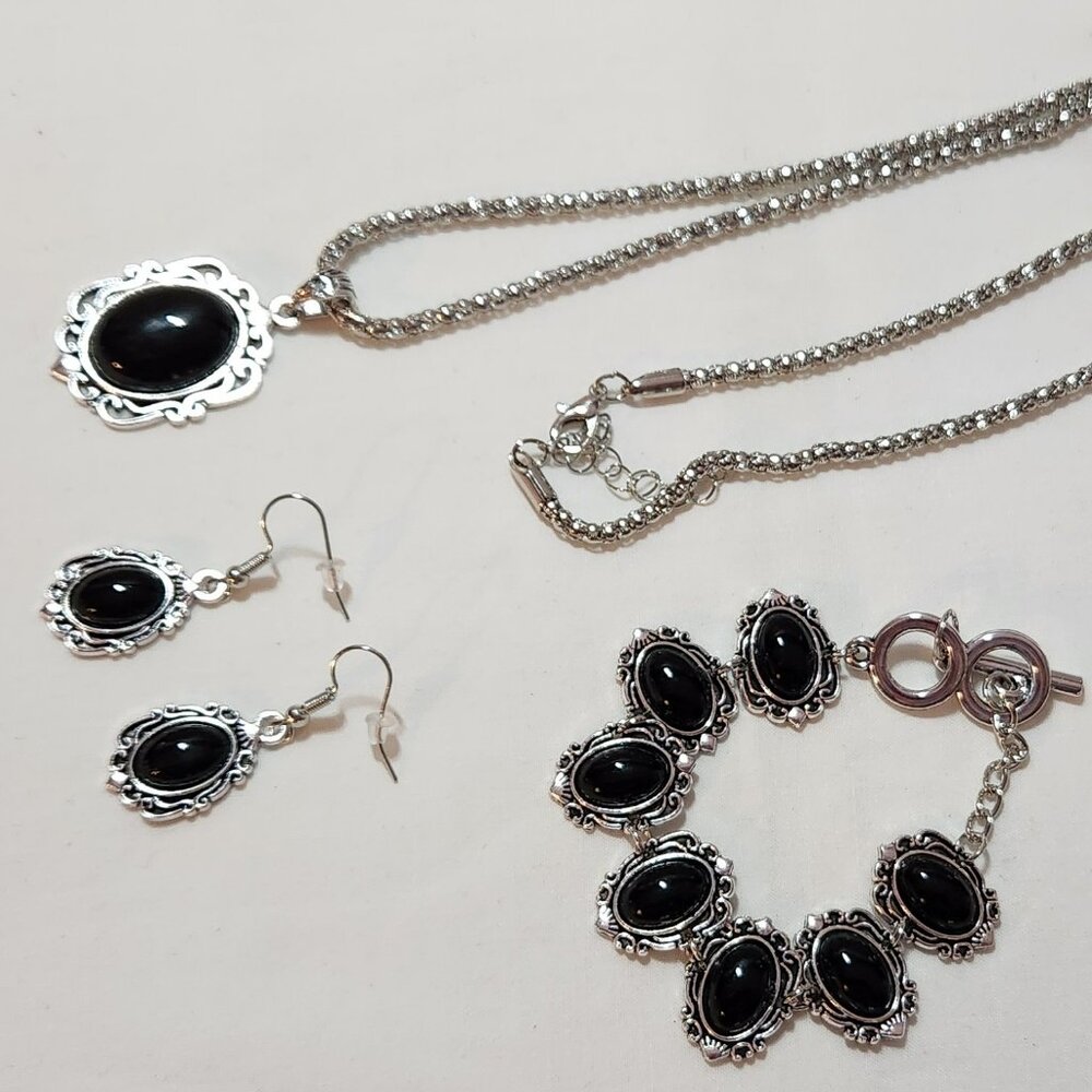 THREE FOR $20 Lovely trio bracelet necklace earrings black stone costume NIP